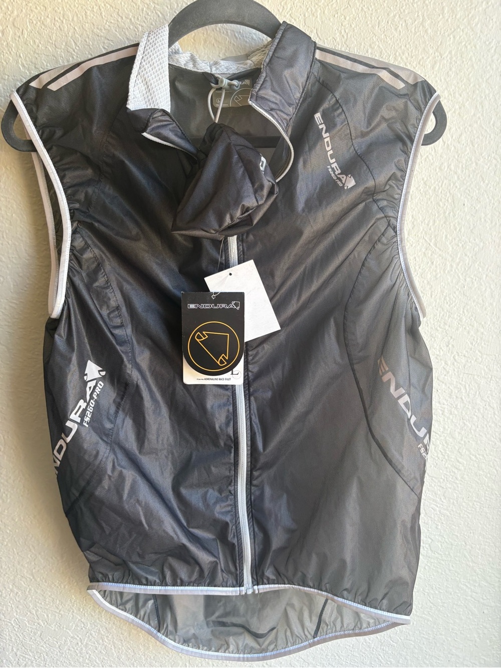 NWT Endura |Lightweight Reflective Cycling Vest | Black with Gray Accents | Sz:L